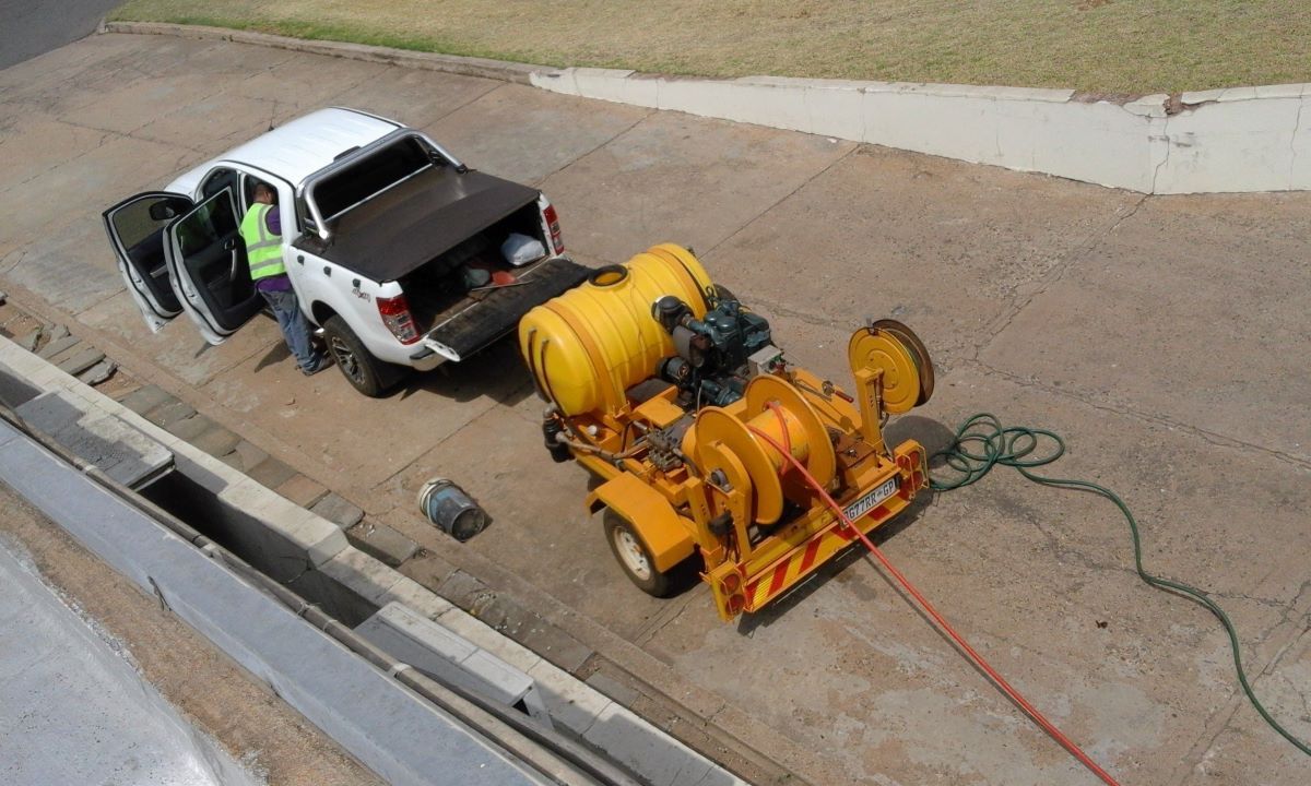 Giga jet with 100m hose for cleaning over long distances and to reach heights